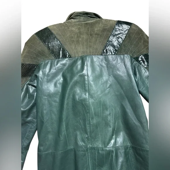 Vintage green leather trench coat, small/medium - Picture 3 of 13
